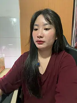 Snapshot of QuynhAnh99 chatting on 06-12-26, 02:15 QuynhAnh99 online show from 06-12-26, 02:15