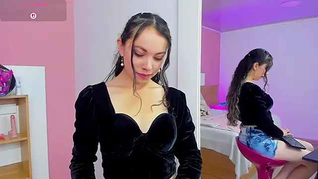 AshleyBenoitt online show from 06-12-26, 01:20