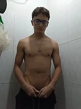 Snapshot of Davitfitnosuke chatting on 07-15-26, 01:01 Davitfitnosuke online show from 07-15-26, 01:01