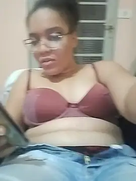 Snapshot of Esquetadinhas chatting on 07-16-26, 02:30 Esquetadinhas online show from 07-16-26, 02:30