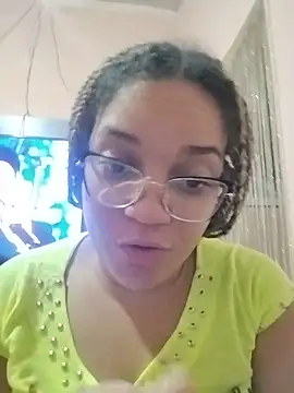 Snapshot of Esquetadinhas chatting on 06-19-26, 11:53 Esquetadinhas online show from 06-19-26, 11:53