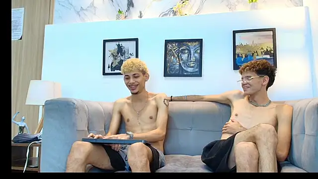 Snapshot of Hot_skinny_guys chatting on 06-11-26, 12:32 Hot skinny guys online show from 06-11-26, 12:32