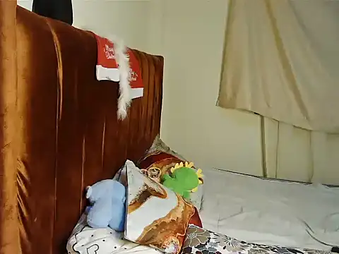 PrettyNyra online show from 06-11-26, 09:01