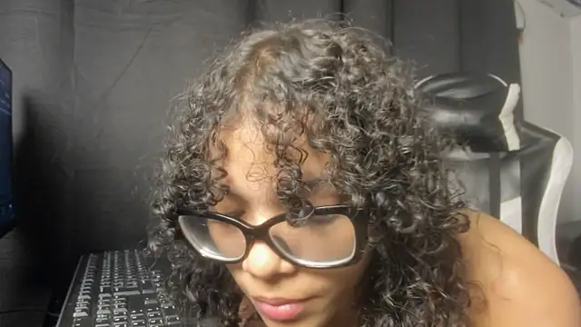 Snapshot of Karo_20y chatting on 06-20-26, 07:46 Karo 20y online show from 06-20-26, 07:46