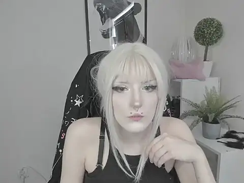 Snapshot of NikaDream chatting on 07-23-26, 12:46 NikaDream online show from 07-23-26, 12:46