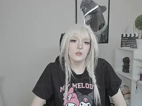 Snapshot of NikaDream chatting on 07-13-26, 12:37 NikaDream online show from 07-13-26, 12:37
