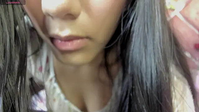 Snapshot of Carla_Alvez chatting on 06-18-26, 02:33 Carla Alvez online show from 06-18-26, 02:33