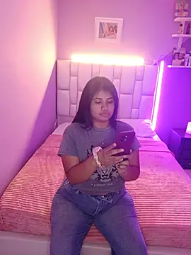 Snapshot of Nurbanu_Gat chatting on 06-14-26, 12:18 Nurbanu Gat online show from 06-14-26, 12:18