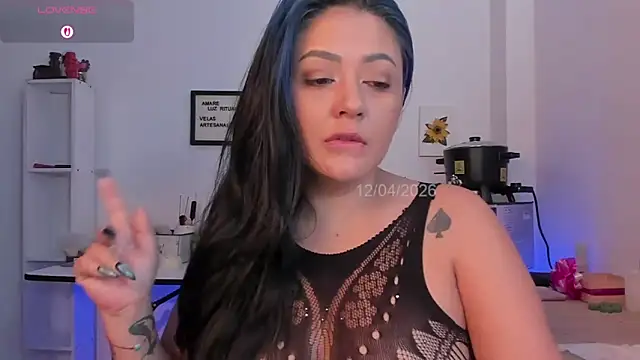 LauraToro  online show from 04-12-26, 08:28