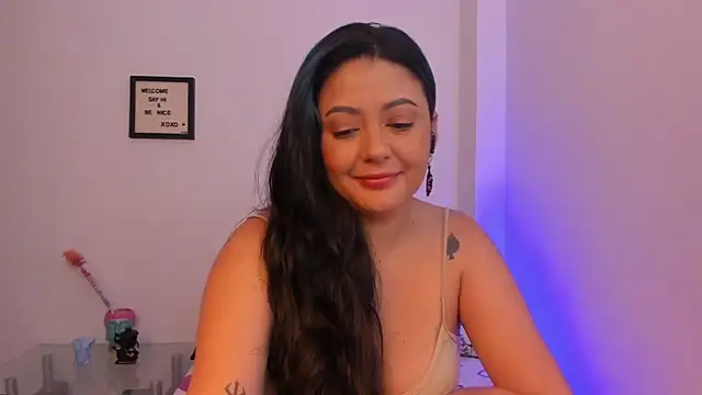 Snapshot of LauraToro_ chatting on 02-18-26, 12:30 LauraToro online show from 02-18-26, 12:30