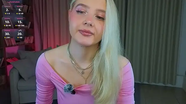 OlliviaBr0wn online show from 06-20-26, 10:42