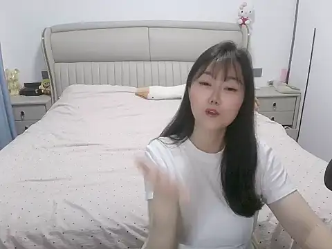 Snapshot of Emgirl-00 chatting on 06-15-26, 02:06 Emgirl-00 online show from 06-15-26, 02:06