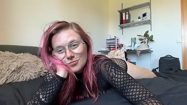 Snapshot of LeaLoveXXX chatting on 06-25-26, 11:48 LeaLoveXXX online show from 06-25-26, 11:48