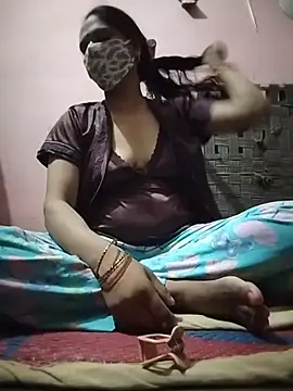 Snapshot of House_girl22 chatting on 07-14-26, 04:24 House girl22 online show from 07-14-26, 04:24