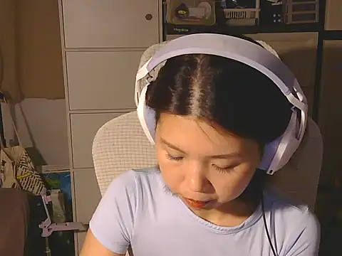 Snapshot of urgrl_portia chatting on 06-11-26, 11:18 urgrl portia online show from 06-11-26, 11:18