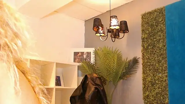 ElviraZoi online show from 06-12-26, 06:00