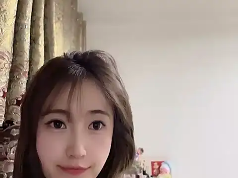 Snapshot of yiyi13 chatting on 06-17-26, 04:28 yiyi13 online show from 06-17-26, 04:28