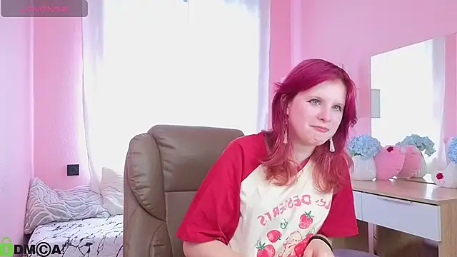 Snapshot of Fox__Cute chatting on 06-19-26, 03:45 Fox Cute online show from 06-19-26, 03:45