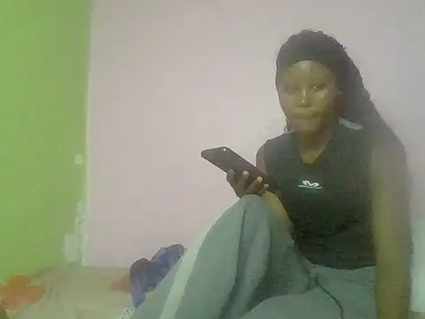 cute bee online show from 06-23-26, 03:10