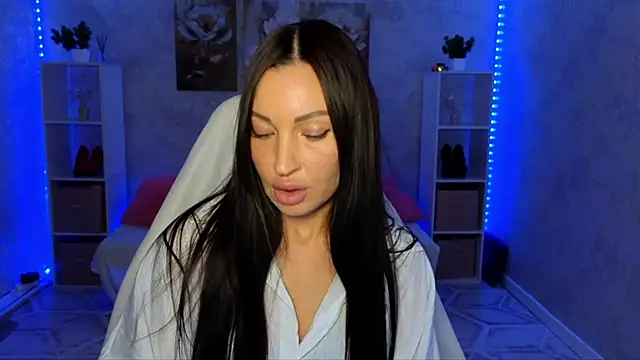 Snapshot of NikoleMills chatting on 06-29-26, 05:14 NikoleMills online show from 06-29-26, 05:14