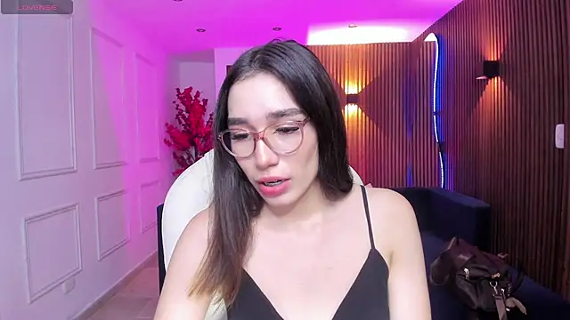 Snapshot of Emma_caarter_ chatting on 07-01-26, 03:18 Emma caarter online show from 07-01-26, 03:18