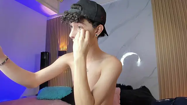 Snapshot of im_ethan_ chatting on 06-30-26, 11:32 im ethan online show from 06-30-26, 11:32