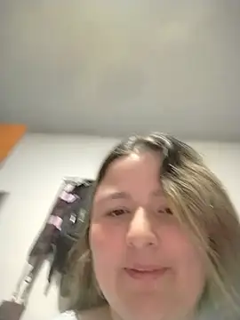 KatBennett online show from 07-19-26, 01:58