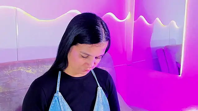 MiaHansson online show from 06-21-26, 10:10