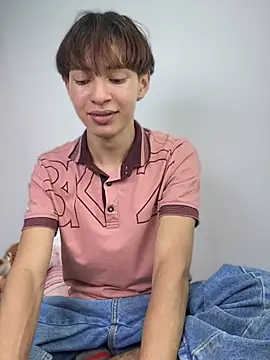 Snapshot of Ely_king chatting on 06-16-26, 07:03 Ely king online show from 06-16-26, 07:03