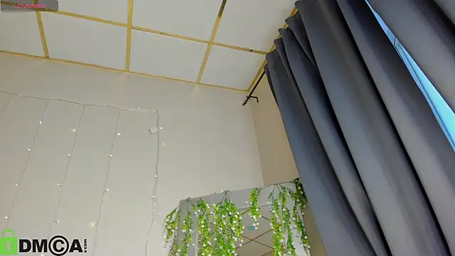 Velvet Kisss online show from 06-19-26, 01:44