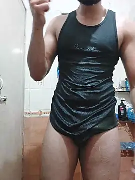 Snapshot of hunkfreakin chatting on 06-17-26, 06:51 hunkfreakin online show from 06-17-26, 06:51