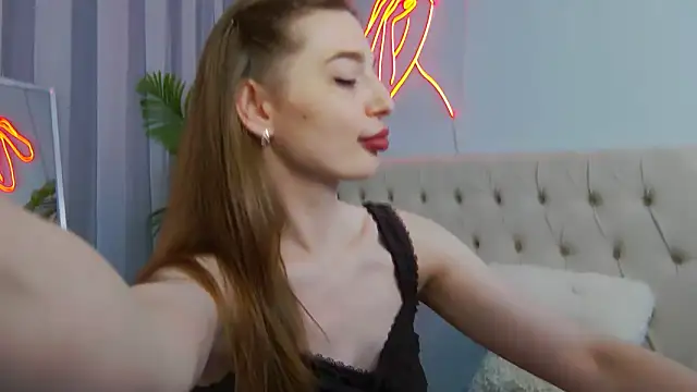 NicolSkye online show from 06-12-26, 01:53