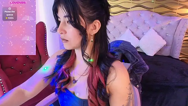 Snapshot of _Ninaharpper chatting on 06-20-26, 12:32 Ninaharpper online show from 06-20-26, 12:32