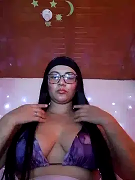 Snapshot of litle_hot chatting on 06-16-26, 10:32 litle hot online show from 06-16-26, 10:32