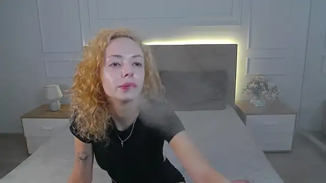 Snapshot of MiaVelmont chatting on 07-10-26, 11:10 MiaVelmont online show from 07-10-26, 11:10