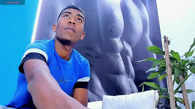 Snapshot of Axel_hunter15 chatting on 06-18-26, 09:53 Axel hunter15 online show from 06-18-26, 09:53