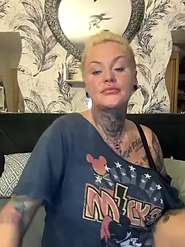 Snapshot of InkedMissLaBaehm chatting on 06-14-26, 08:54 InkedMissLaBaehm online show from 06-14-26, 08:54
