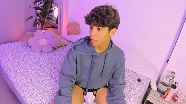 Samy Twink online show from 06-17-26, 04:23