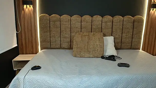 IsisRosee online show from 07-21-26, 07:15