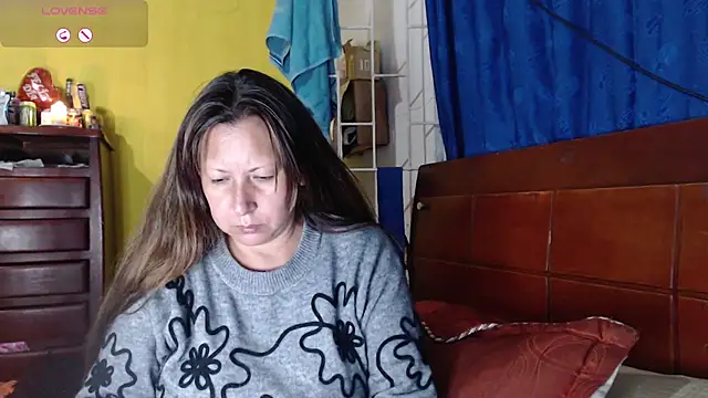 Snapshot of Evatoms37 chatting on 06-16-26, 04:45 Evatoms37 online show from 06-16-26, 04:45