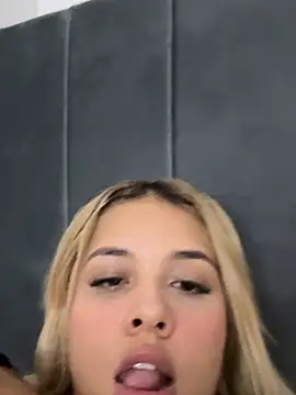 Snapshot of hannie- chatting on 07-18-26, 07:55 hannie- online show from 07-18-26, 07:55