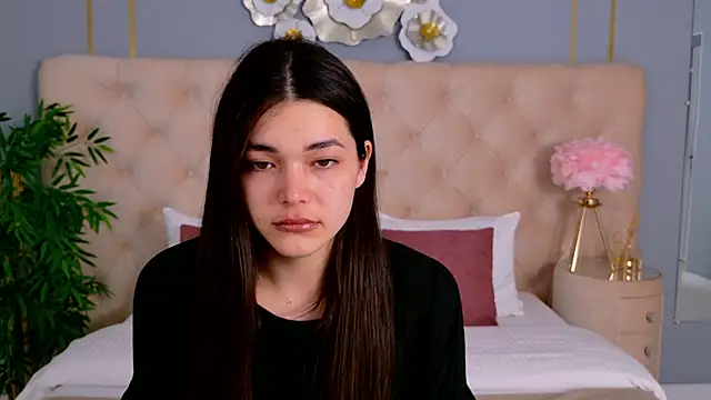 MaddieMeyer online show from 06-12-26, 04:43