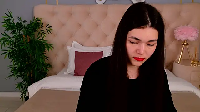 MaddieMeyer online show from 06-15-26, 04:23