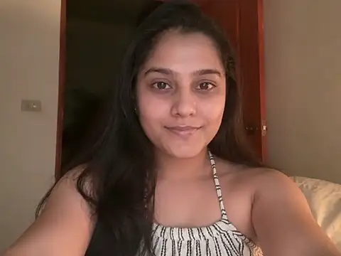 Snapshot of Desibaddie-96 chatting on 06-11-26, 02:14 Desibaddie-96 online show from 06-11-26, 02:14