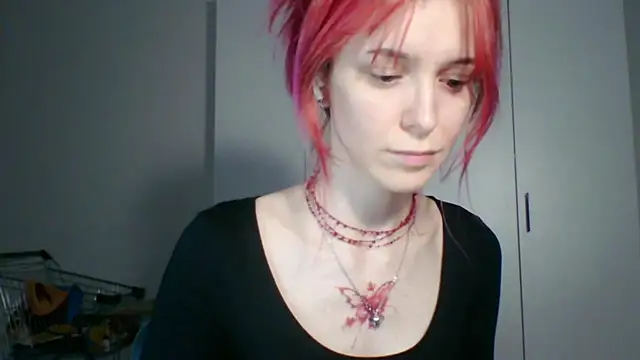 Snapshot of KayleneWesterberg chatting on 06-18-26, 03:17 KayleneWesterberg online show from 06-18-26, 03:17