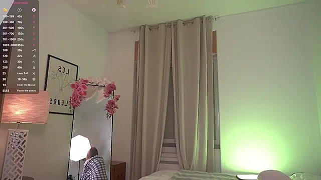 LumiNika online show from 06-21-26, 04:02