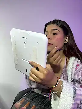 Snapshot of catalina_rios1 chatting on 06-19-26, 05:35 catalina rios1 online show from 06-19-26, 05:35