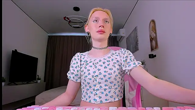 Snapshot of _Maybe_Baby chatting on 07-25-26, 01:39 Maybe Baby online show from 07-25-26, 01:39
