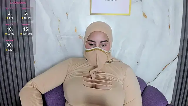 Nadia Sammur online show from 06-12-26, 01:36