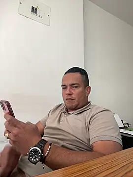 Snapshot of Teofilo2709 chatting on 06-12-26, 02:15 Teofilo2709 online show from 06-12-26, 02:15